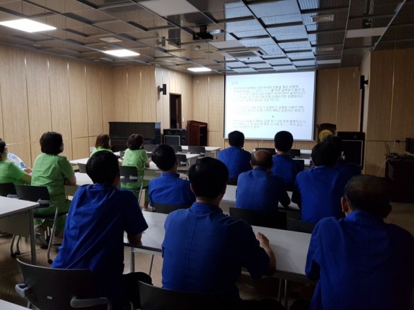 1eb1c557c68cb3196fb5e776c81745b6_1506410